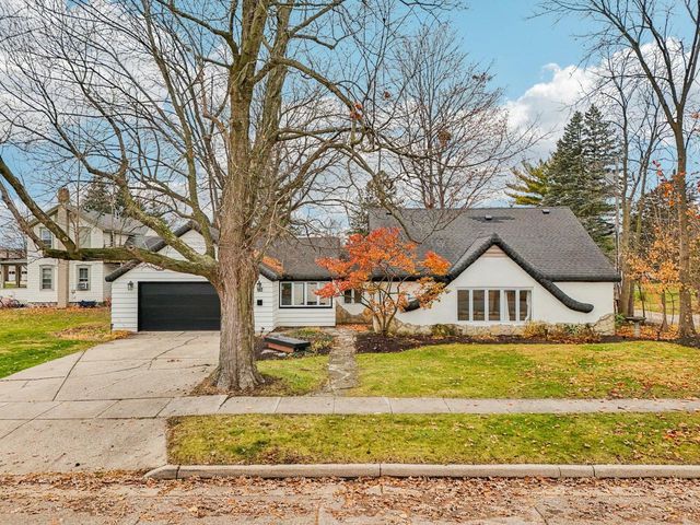 812 Center STREET, Lake Geneva, WI 53147