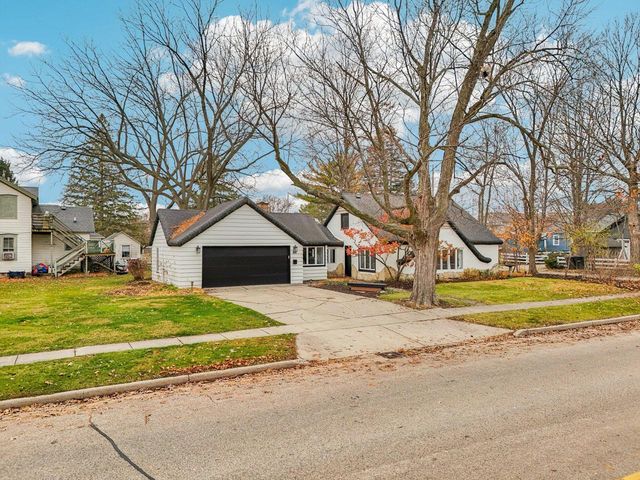 812 Center STREET, Lake Geneva, WI 53147