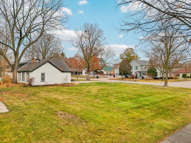 812 Center STREET, Lake Geneva, WI 53147