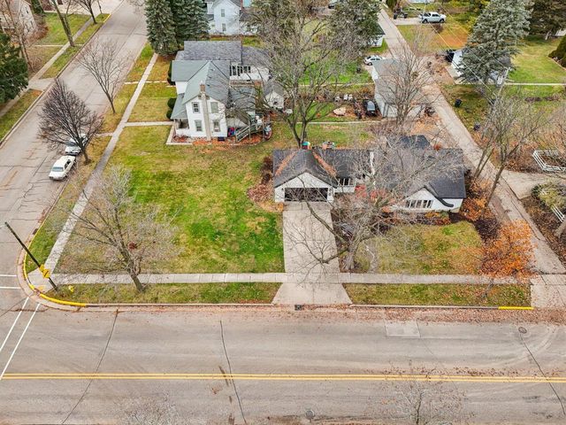 812 Center STREET, Lake Geneva, WI 53147