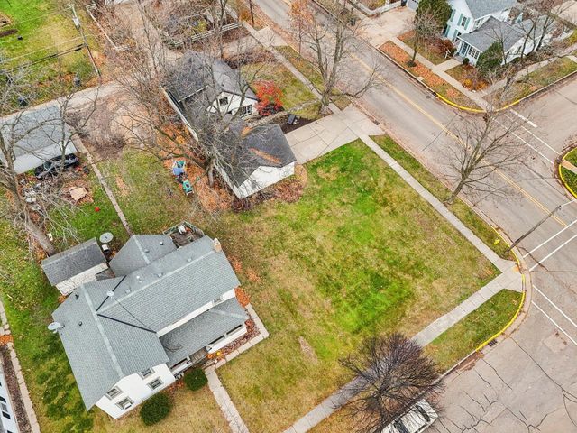 812 Center STREET, Lake Geneva, WI 53147