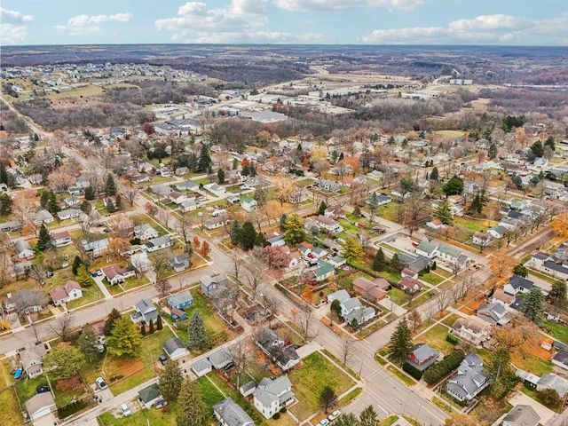 812 Center STREET, Lake Geneva, WI 53147