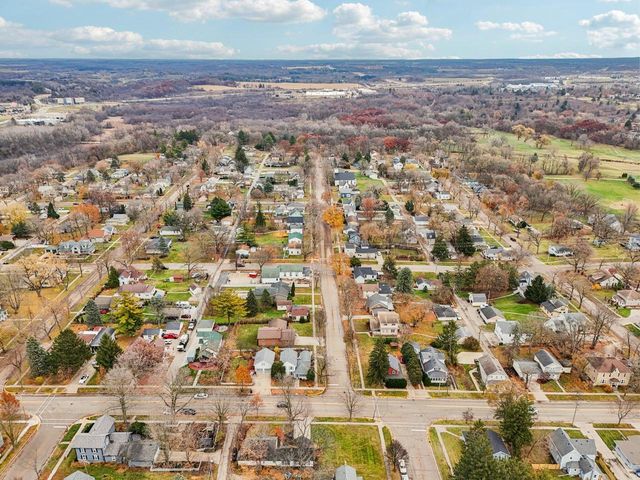 812 Center STREET, Lake Geneva, WI 53147