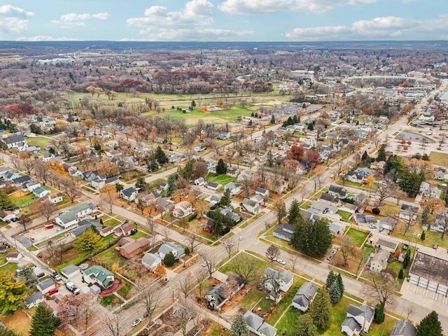 812 Center STREET, Lake Geneva, WI 53147