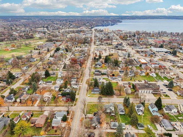 812 Center STREET, Lake Geneva, WI 53147