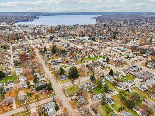 812 Center STREET, Lake Geneva, WI 53147