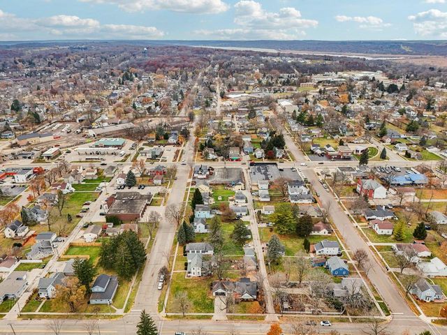 812 Center STREET, Lake Geneva, WI 53147