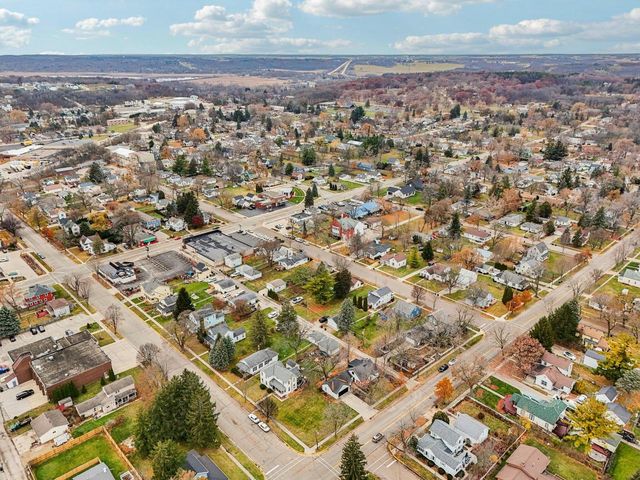 812 Center STREET, Lake Geneva, WI 53147