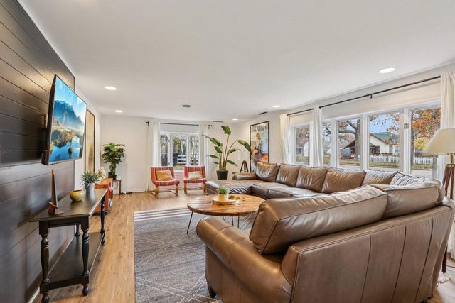 812 Center STREET, Lake Geneva, WI 53147