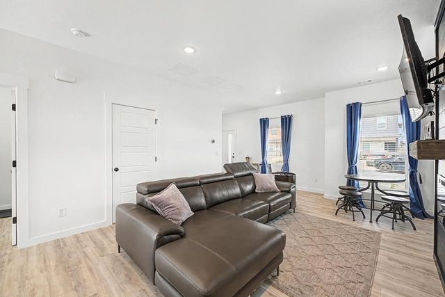 901 Tennessee Avenue, Bentonville, AR 72713