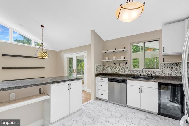 8704 GREYSTONE PL, Alexandria, VA 22309