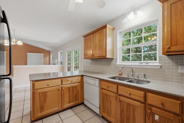 8 Cloud Drive, Eureka Springs, AR 72632