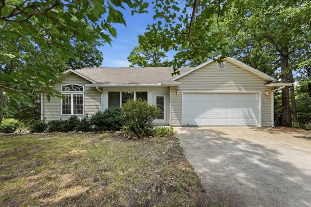 8 Cloud Drive, Eureka Springs, AR 72632