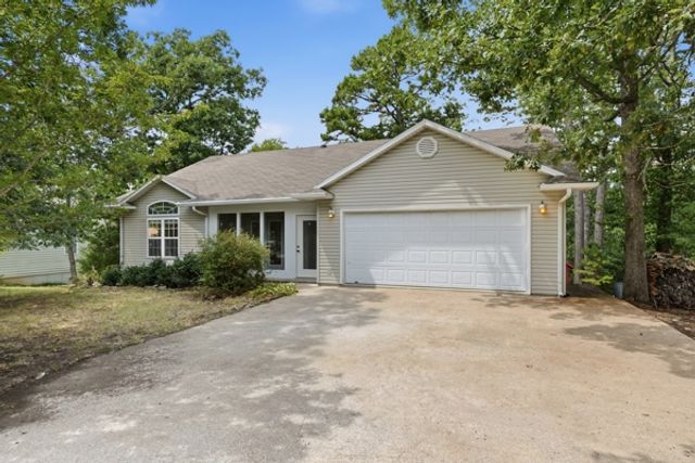8 Cloud Drive, Eureka Springs, AR 72632