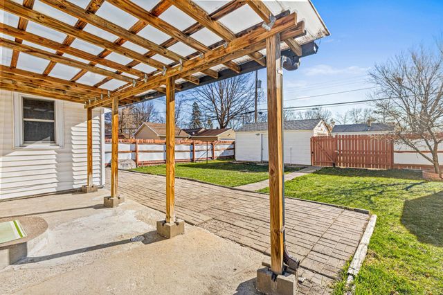 8155 Wentworth Avenue S, Bloomington, MN 55420