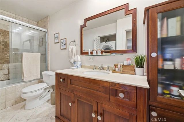 1154 S Barrington Avenue 213, Los Angeles, CA 90049