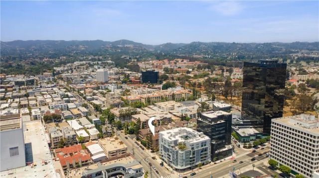 1154 S Barrington Avenue 213, Los Angeles, CA 90049