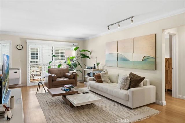1154 S Barrington Avenue 213, Los Angeles, CA 90049
