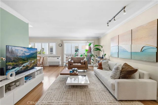 1154 S Barrington Avenue 213, Los Angeles, CA 90049