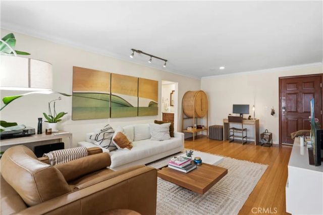 1154 S Barrington Avenue 213, Los Angeles, CA 90049