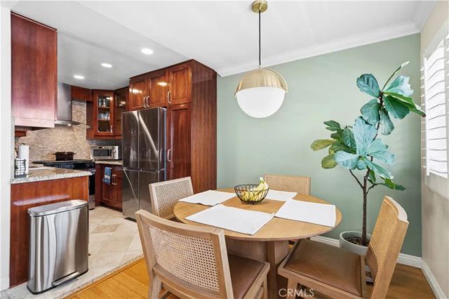 1154 S Barrington Avenue 213, Los Angeles, CA 90049