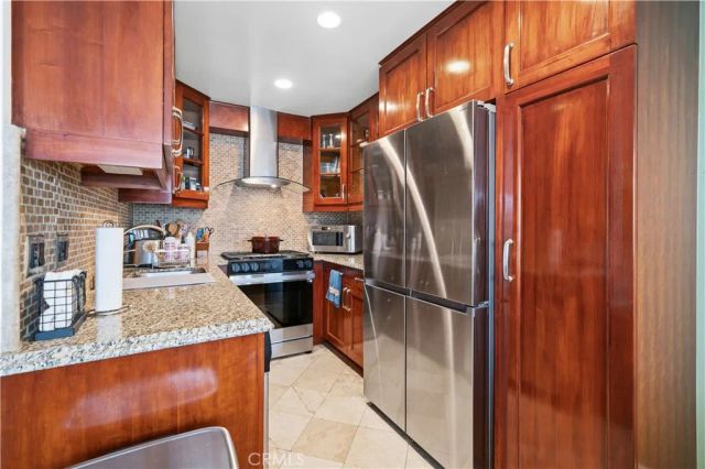 1154 S Barrington Avenue 213, Los Angeles, CA 90049