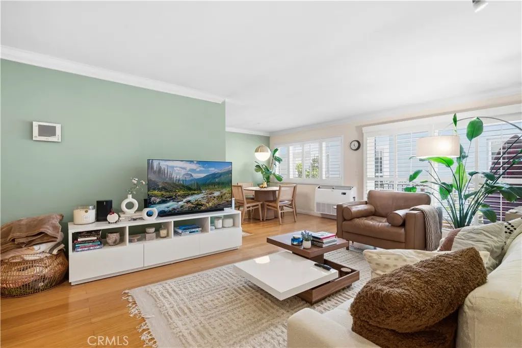 1154 S Barrington Avenue 213, Los Angeles, CA 90049