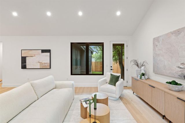 2611 Oak Crest Ave B, Austin, TX 78704