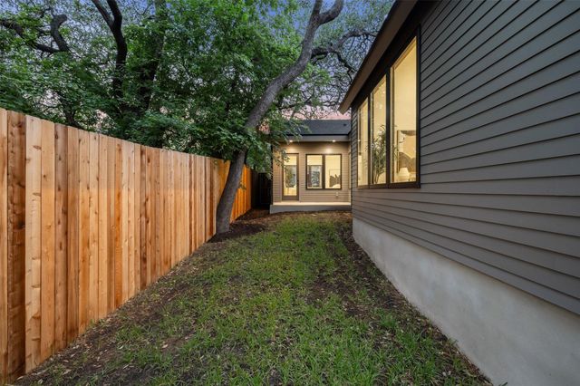 2611 Oak Crest Ave B, Austin, TX 78704