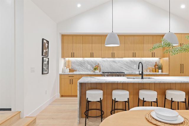 2611 Oak Crest Ave B, Austin, TX 78704