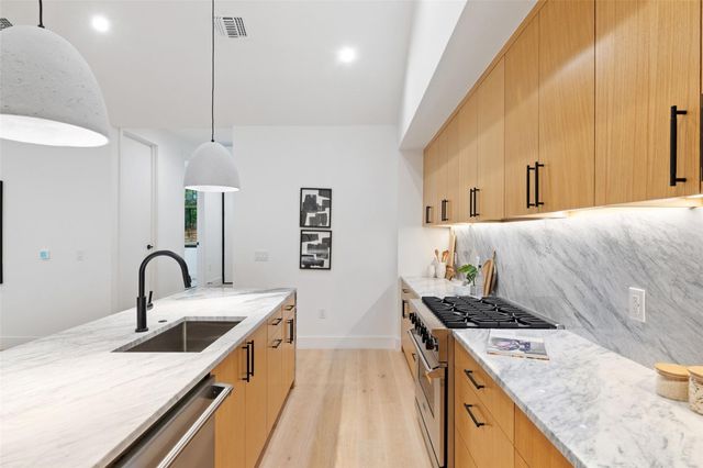 2611 Oak Crest Ave B, Austin, TX 78704