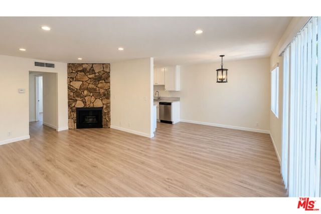 15141 Burbank Boulevard 207, Van Nuys (los Angeles), CA 91411