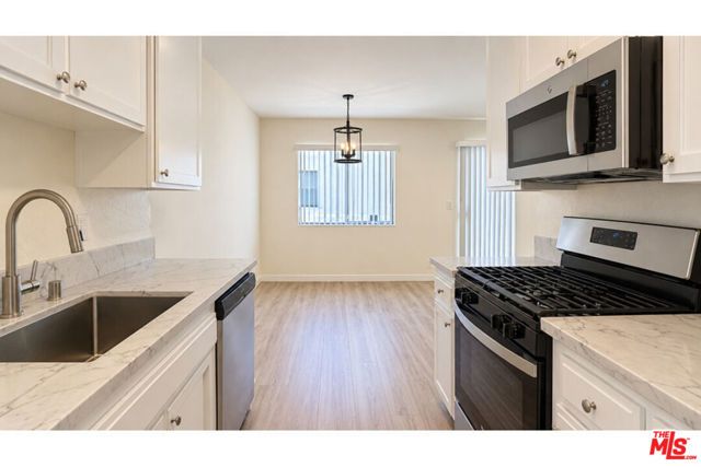 15141 Burbank Boulevard 207, Van Nuys (los Angeles), CA 91411