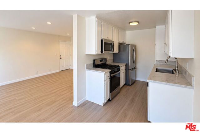 15141 Burbank Boulevard 207, Van Nuys (los Angeles), CA 91411