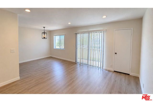 15141 Burbank Boulevard 207, Van Nuys (los Angeles), CA 91411