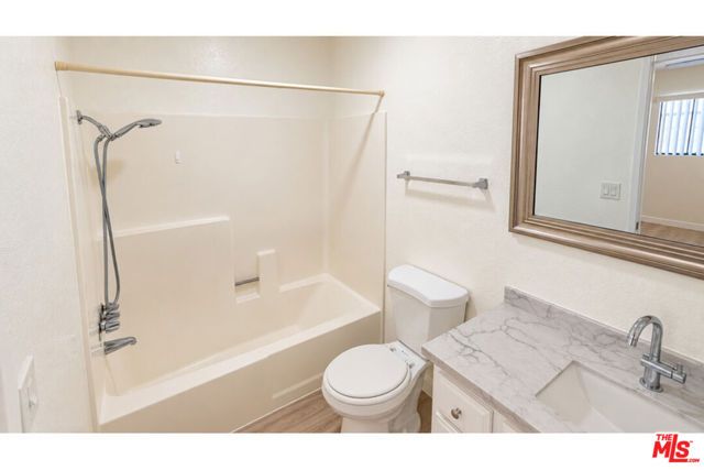 15141 Burbank Boulevard 207, Van Nuys (los Angeles), CA 91411