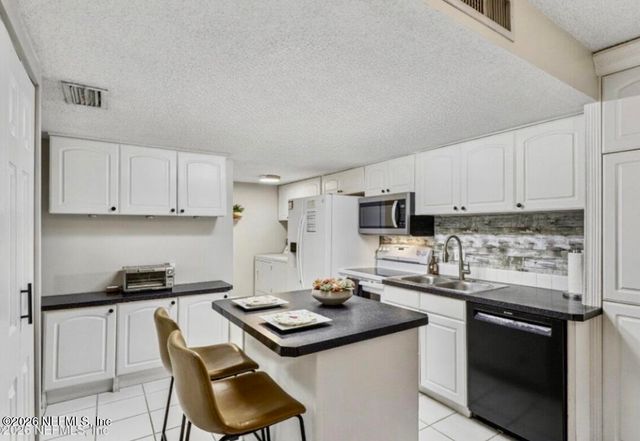 8719 COMO LAKE Drive 8719, Jacksonville, FL 32256