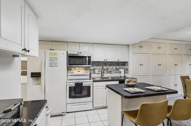8719 COMO LAKE Drive 8719, Jacksonville, FL 32256