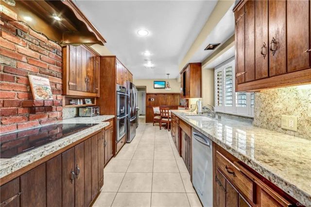 17300 Sunburst, Sherwood Forest, CA 91325