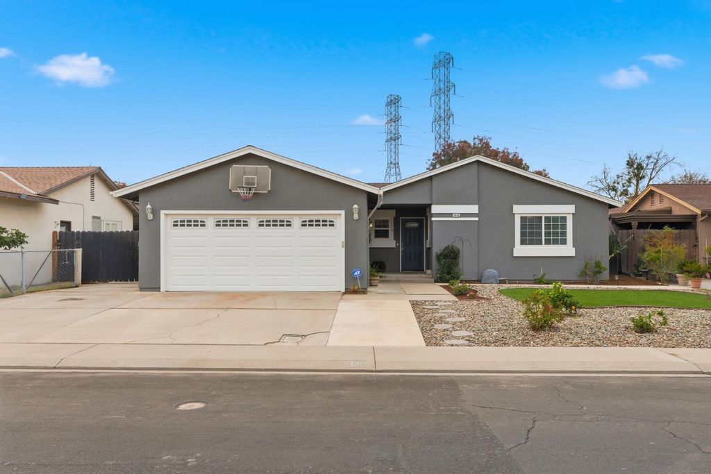 1412 Silverado Dr, Modesto, CA 95356