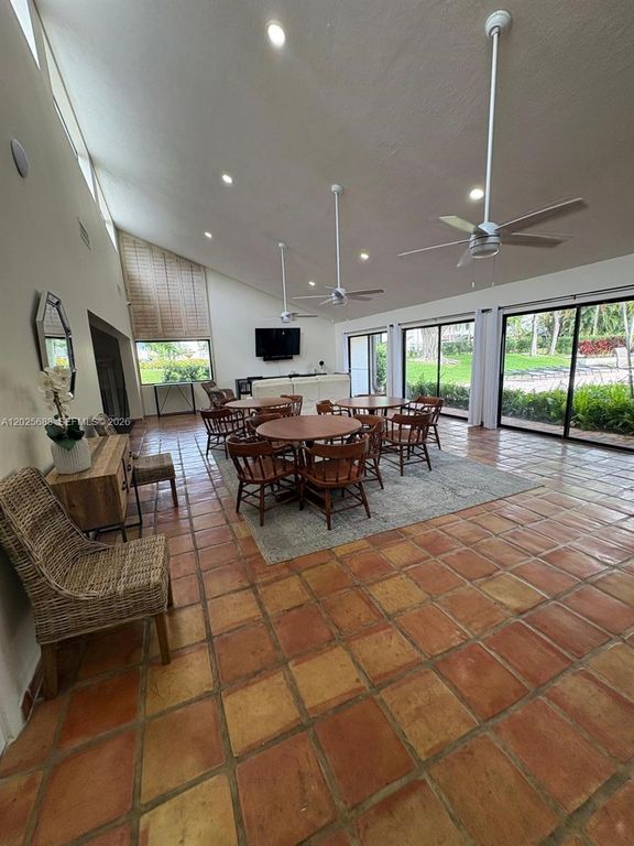 Image 6 of property listing at 7200 NW 2nd Ave 1180, Boca Raton, FL 33487