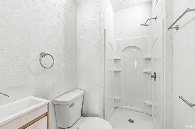 2733 W Lincoln Way, South Bend, IN 46628