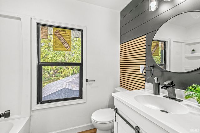 2733 W Lincoln Way, South Bend, IN 46628