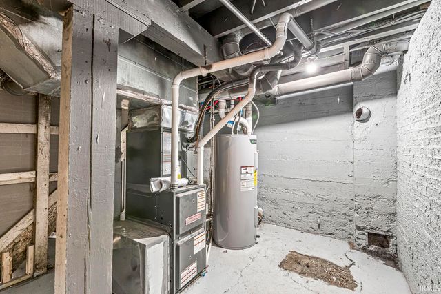 2733 W Lincoln Way, South Bend, IN 46628