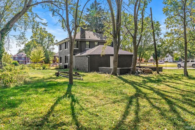 2733 W Lincoln Way, South Bend, IN 46628