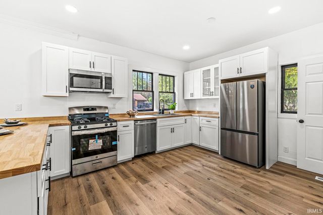 2733 W Lincoln Way, South Bend, IN 46628