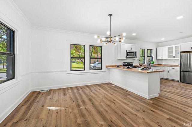 2733 W Lincoln Way, South Bend, IN 46628