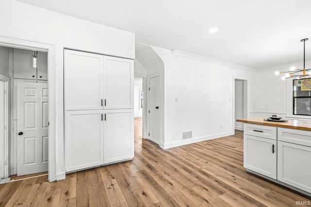 2733 W Lincoln Way, South Bend, IN 46628