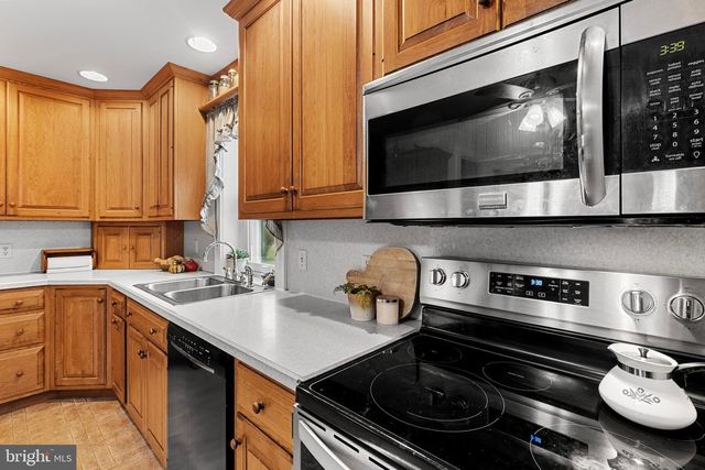 954 ANDERSON FERRY RD, Mount Joy, PA 17552