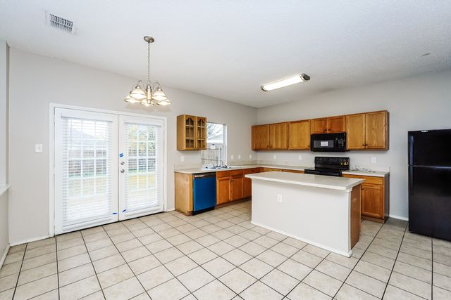 7401 Snow Ridge Drive, Fort Worth, TX 76133